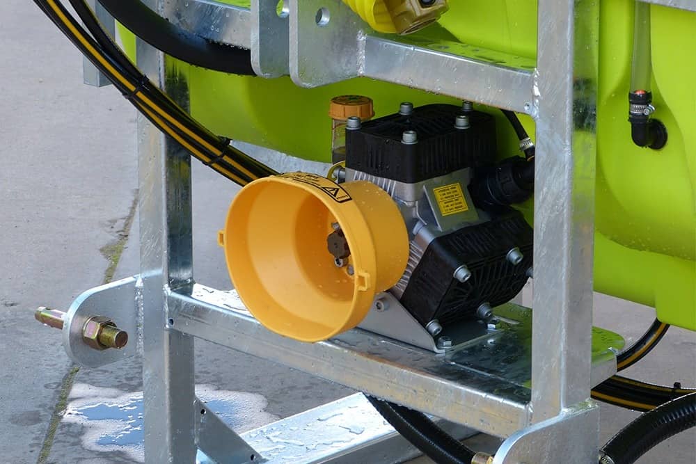 300L LinkOn™ 3PL Tractor Boom Sprayer with 22 l/min pump and 3 way reg